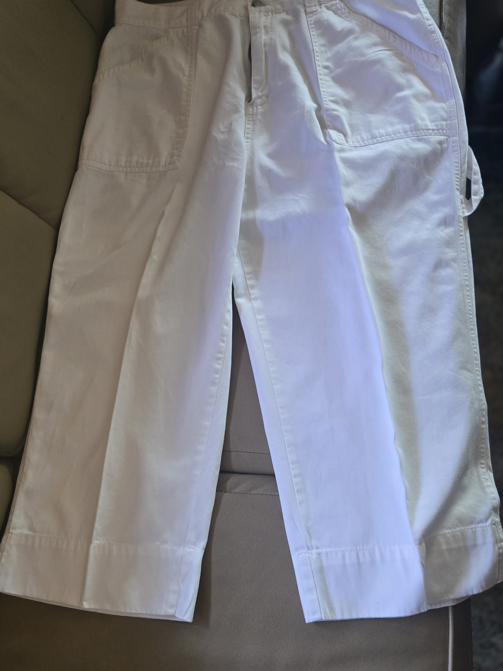 bill blass White Women's Crop Straight-Leg Capris